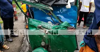 সিংগাইরে ট্রাক-সিএনজির সংঘর্ষে নিহত ১